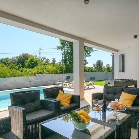 Speranza Comfortable Villa Pula